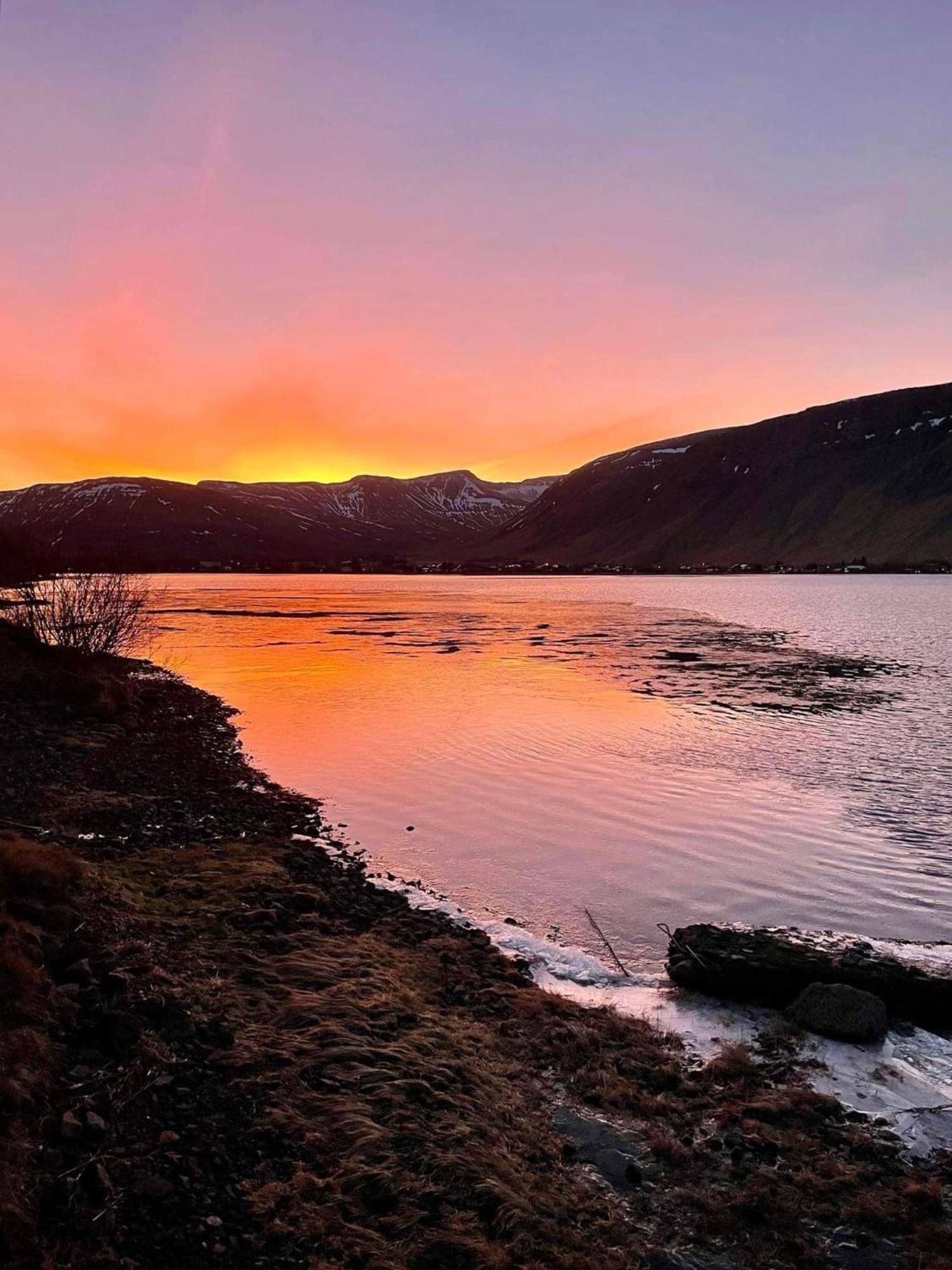Cosy Lakeview Cabin 45 Minutes From Reykjavik Mosfellsbaer Bagian luar foto