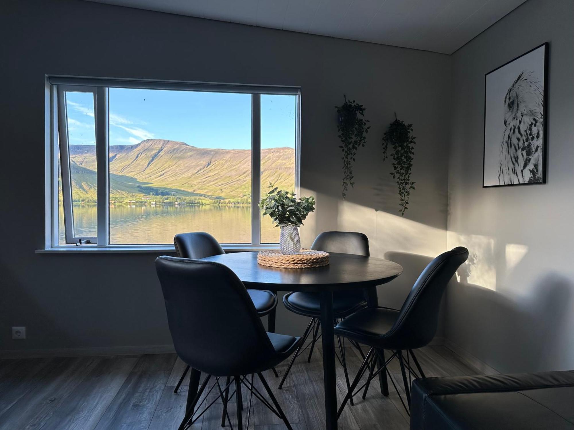 Cosy Lakeview Cabin 45 Minutes From Reykjavik Mosfellsbaer Bagian luar foto