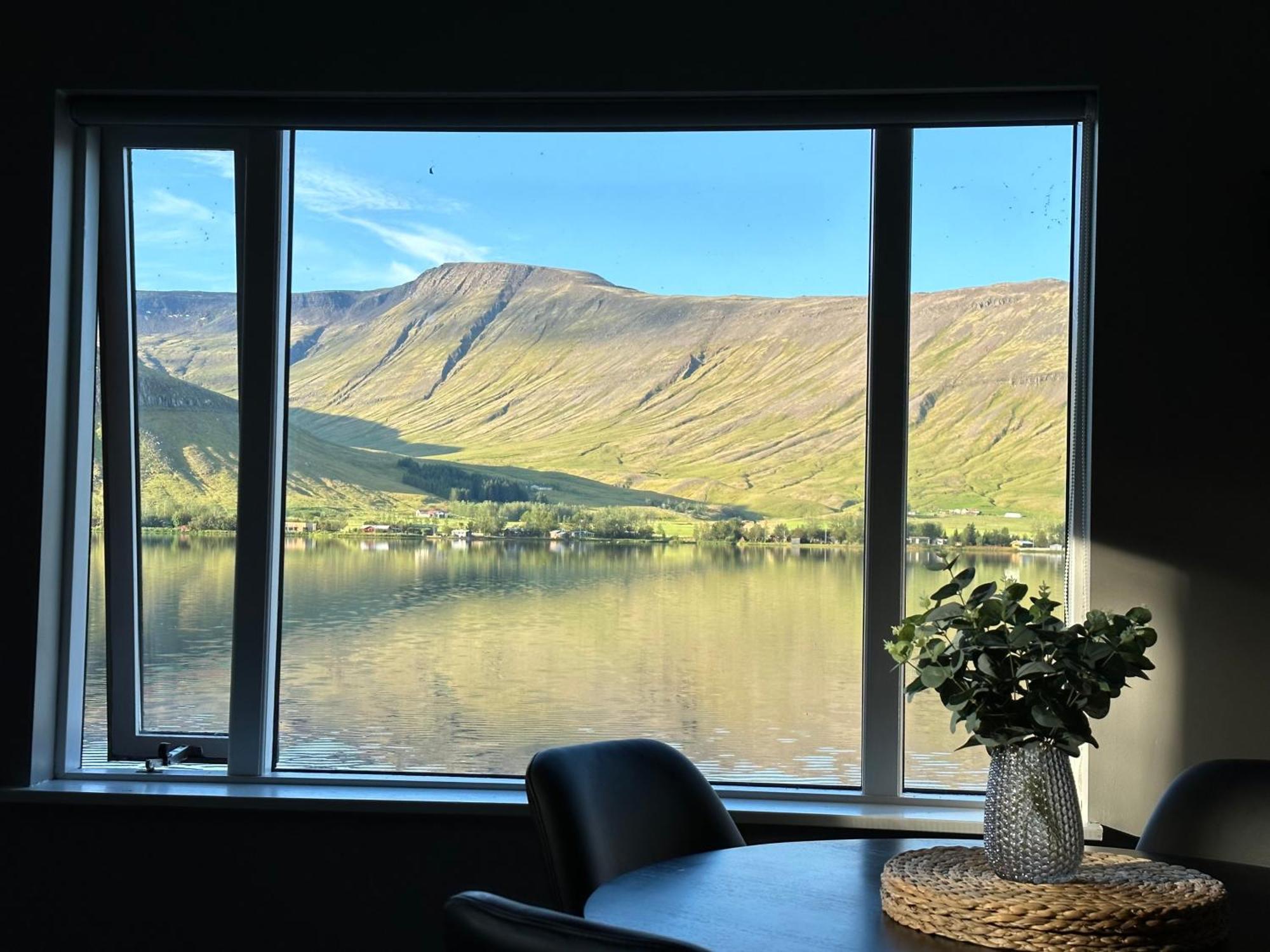 Cosy Lakeview Cabin 45 Minutes From Reykjavik Mosfellsbaer Bagian luar foto