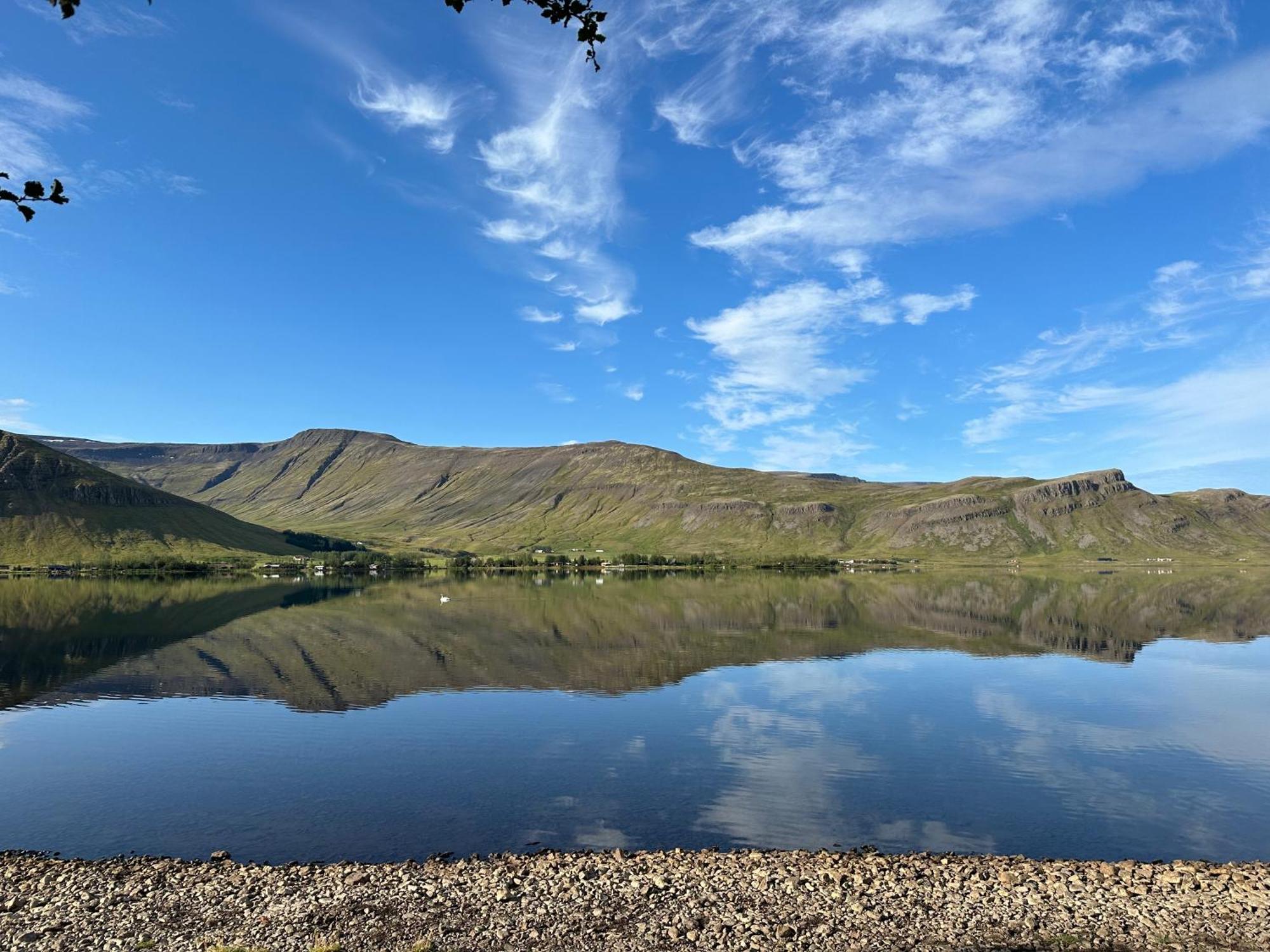 Cosy Lakeview Cabin 45 Minutes From Reykjavik Mosfellsbaer Bagian luar foto